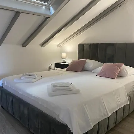 Vibe, Great Location!