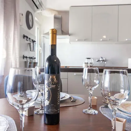 아파트 Vibe, Great Location! *