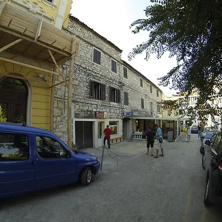 Vibe, Great Location!