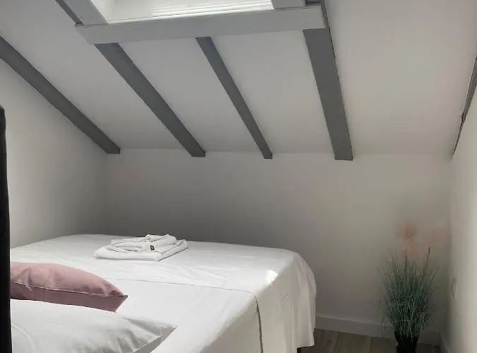 Vibe, Great Location! *