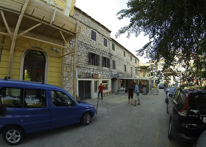 Vibe, Great Location!